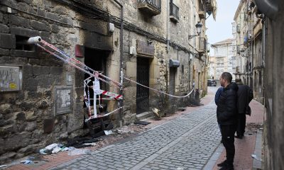 Tres personas murieron y otras cuatro resultaron heridas, dos de ellas menores de 7 y 11 años, en el incendio de un edificio de Miranda de Ebro (Burgos, norte de España). EFE/David Pérez