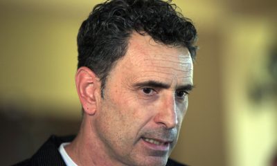 El seleccionador de Honduras, el español José Francisco Molina, se reunió este jueves con el embajador de España en Tegucigalpa, Diego Nuño García. quien le deseó éxitos en su nueva función. EFE/ Gustavo Amador