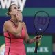 La bielorrusa Aryna Sabalenka celebra tras ganar la final del WTA 1.000 de Miami a la estadounidense Coco Gauff en el Hard Rock Stadium de Miami, Florida (EE.UU.). EFE/CRISTOBAL HERRERA-ULASHKEVICH