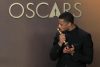 Michael B. Jordan posa con la estatuilla a mejor actor por 'Sinners' este domingo, en la ceremonia 98º de los premios Óscar, en Los Ángeles (Estados Unidos). EFE/ Armando Arorizo