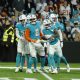 Los jugadores de los Miami Dolphins durante el partido de liga regular de la  NFL, que este domingo disputado ante los Washington Commanders, en el Estadio Santiago Bernabéu. EFE/JuanJo Martín
