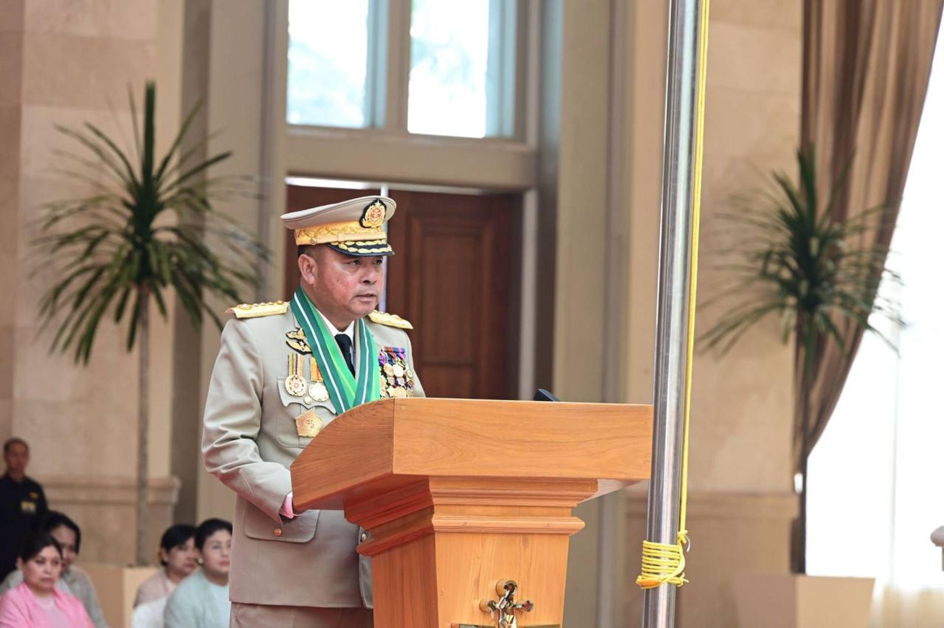 NAIPYIDO, 30/03/2026.- El general Ye Win Oo, quien tomó este lunes los mandos del Ejército de Birmania (Myanmar), pronuncia un discurso tras una ceremonia en Naipyidó. EFE/ Canal Público Birmano Mrtv SOLO USO EDITORIAL/SOLO DISPONIBLE PARA ILUSTRAR LA NOTICIA QUE ACOMPAÑA (CRÉDITO OBLIGATORIO)