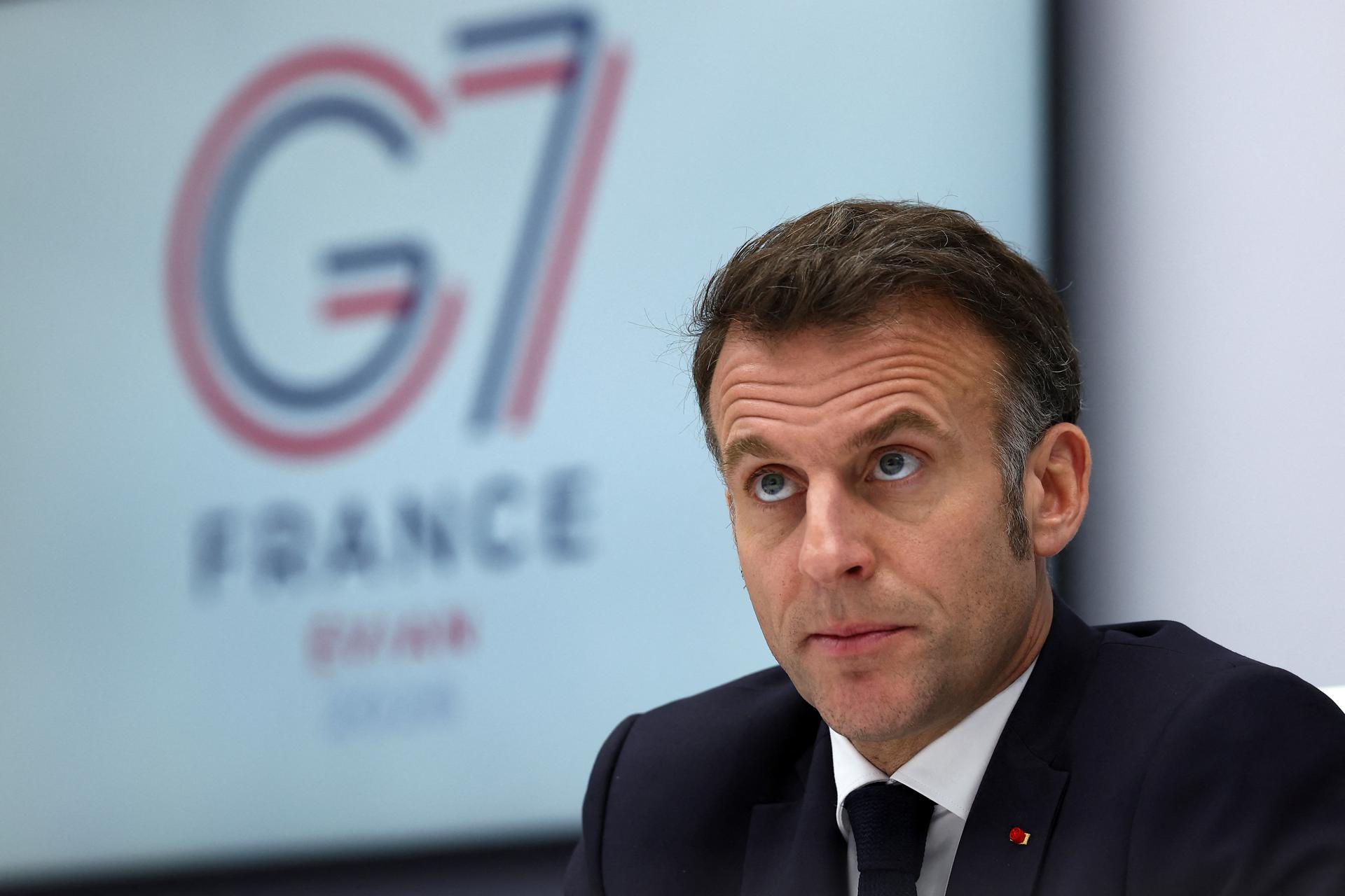 El presidente francés, Emmanuel Macron, preside una videoconferencia de los líderes del G7 para discutir las consecuencias de la guerra en Irán en la economía mundial, en medio del conflicto entre Estados Unidos e Israel con Irán, en el Palacio del Elíseo en París, Francia, el 11 de marzo de 2026. (Francia) EFE/EPA/Gonzalo Fuentes / POOL MAXPPP OUT