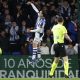 El delantero de la Real Sociedad, Mikel Oyarzabal, celebra el primer gol del equipo donostiarra durante el encuentro correspondiente a la jornada 28 de Laliga EA Sports que disputaron Real Sociedad y Osasuna en el estadio de Anoeta, en San Sebastián. EFE / Juan Herrero.