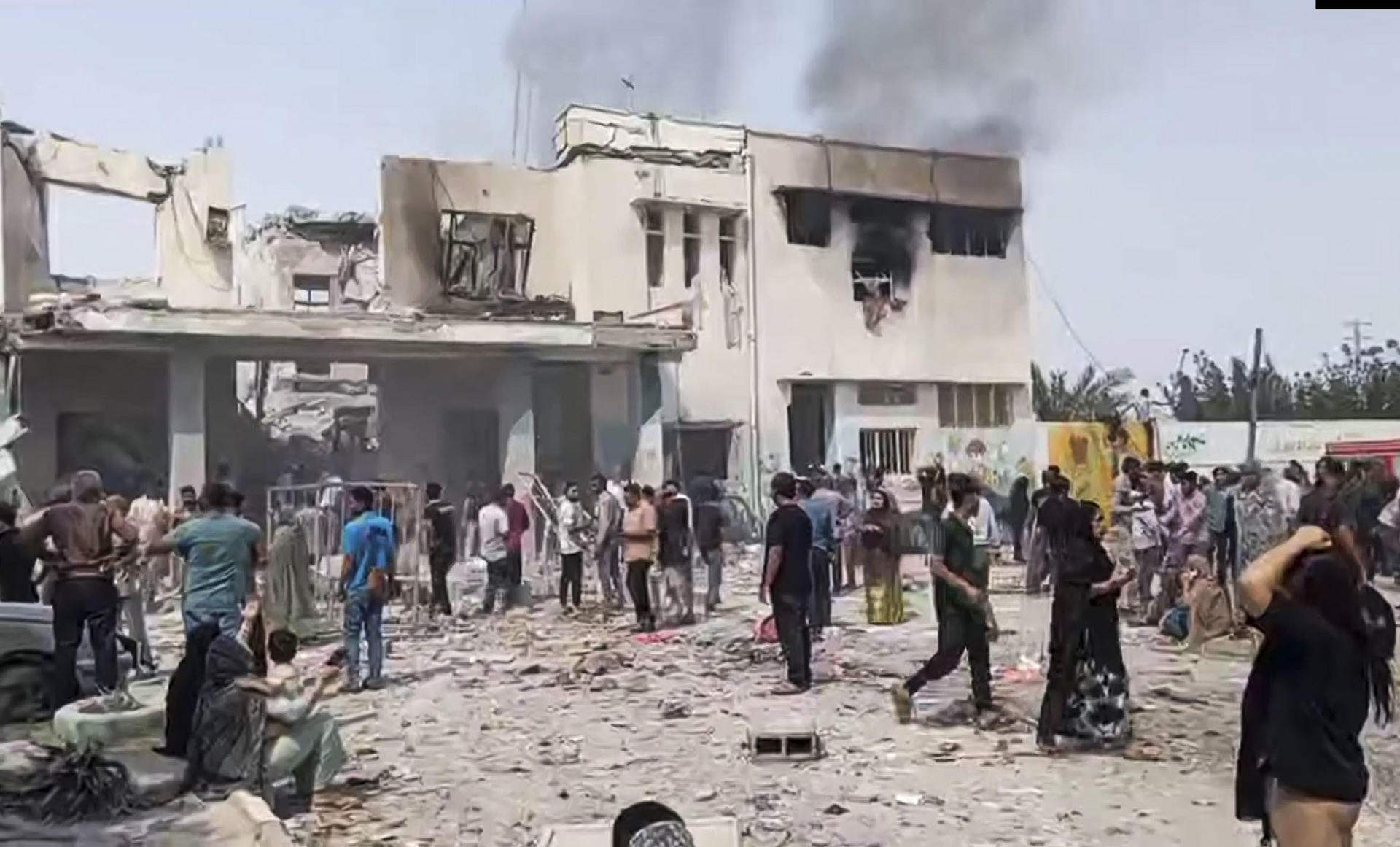 Captura del video de los momentos posteriores al bombardeo en la ciudad de Minab (Irán).  EFE/MEHR  -SOLO USO EDITORIAL/SOLO DISPONIBLE PARA ILUSTRAR LA NOTICIA QUE ACOMPAÑA (CRÉDITO OBLIGATORIO)- PROHIBIDO SU USO EN IRÁN.  NO Access Israel Media/Persian Language TV Stations Outside Iran/Strictly No Access BBC Persian/VOA Persian/Manoto-1 TV/Iran International