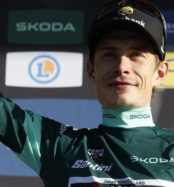 El danés Jonas Vingegaard (Visma Lease a Bike) en la 84 edición de la París Niza tras la disputa de la octava y última etapa. EFE/EPA/SEBASTIEN NOGIER