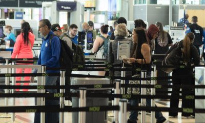 Varios de los principales aeropuertos de Estados Unidos, como los de Nueva Orleans y Houston, registraron largas filas y retrasos de varias horas en los controles de pasajeros debido al cierre parcial del Departamento de Seguridad Nacional (DHS). Imagen de archivo. EFE/ Carlos Ramírez