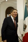 El ministro español de Agricultura, Pesca y Alimentación, Luis Planas, llega a una rueda de prensa este viernes, en Ciudad de México (México). EFE/ Sáshenka Gutiérrez
