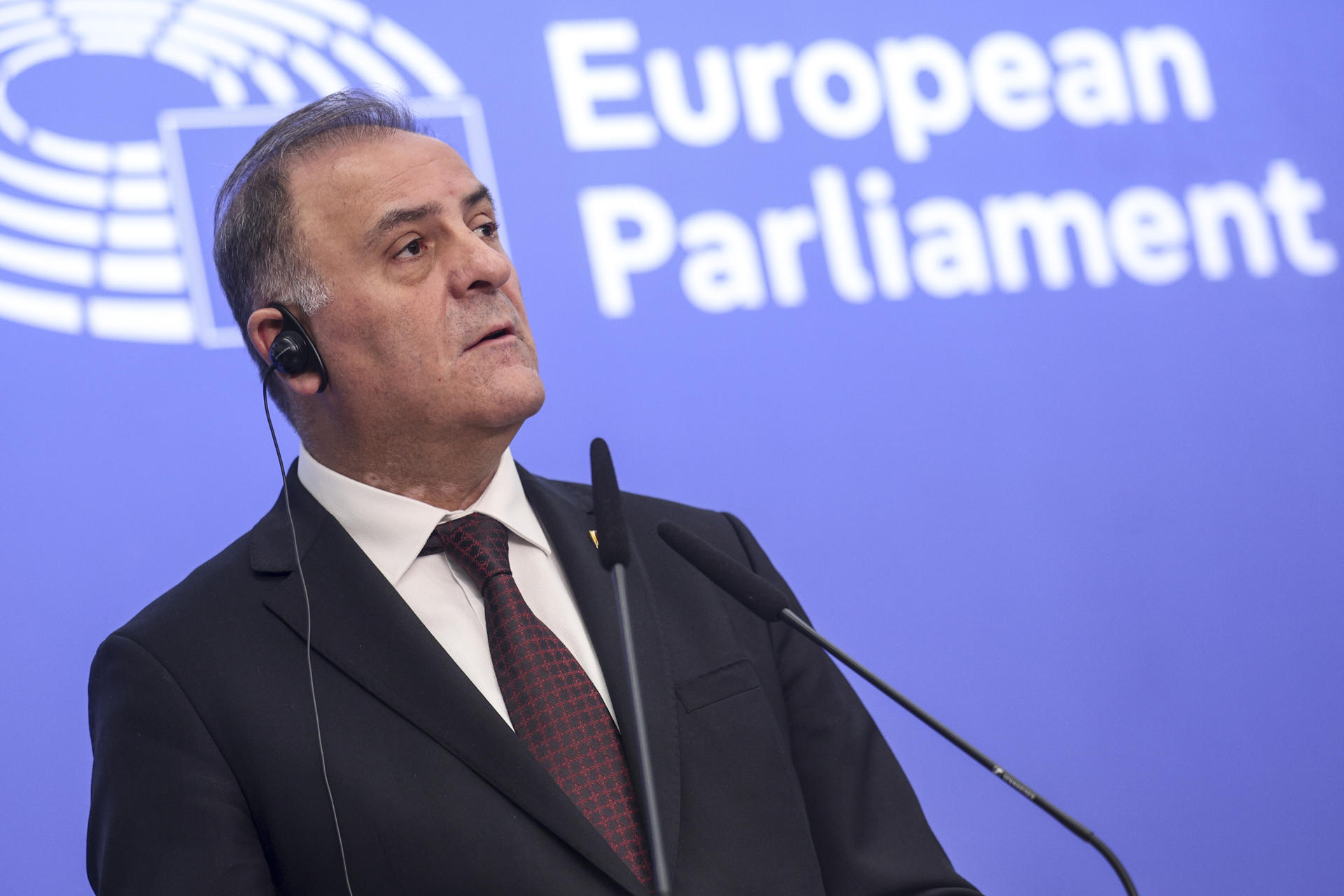 El alcalde en funciones de Estambul, Nuri Aslan, este jueves durante una comparecencia en el Parlamento Europeo en Bruselas con motivo de la entrega del premio Alcalde Pawel Adamowicz del Comité Europeo de las Regiones al alcalde de Istambul, Ekrem Imamoğlu, detenido y destituido de su cargo en marzo de 2025. EFE/ Pablo Garrigós