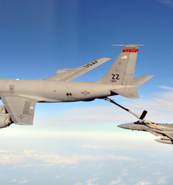 Estados Unidos informó este viernes de que cuatro de los seis tripulantes del avión cisterna KC-135 que se estrelló ayer en el oeste de Irak han fallecido. El Comando Central de Estados Unidos (Centcom) aseguró que se están investigando "las circunstancias del incidente", aunque insistió en que la caída del avión "no se debió a fuego enemigo ni a fuego amigo". EFE/ Mehr News - SOLO USO EDITORIAL/SOLO DISPONIBLE PARA ILUSTRAR LA NOTICIA QUE ACOMPAÑA (CRÉDITO OBLIGATORIO) -
