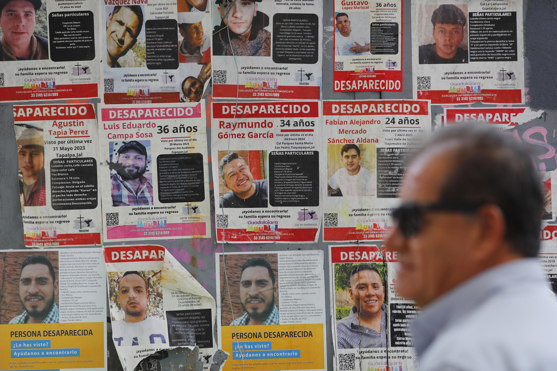 Fotografía que muestra carteles con imágenes de personas desaparecidas en Guadalajara, Jalisco (México). Imagen de archivo. EFE/ Francisco Guasco