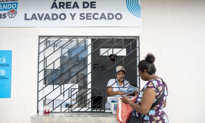 Mujeres participan en el proyecto Manzana del Cuidado en Guayaquil (Ecuador). EFE/ Mauricio Torres