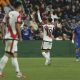 El jugador del Rayo Vallecano Álvaro García (c) celebra tras anotar el tercer gol del equipo durante el partido de la jornada 23 de LaLiga EA Sports entre el Rayo Vallecano y el Real Oviedo, este miércoles en el estadio de Vallecas. EFE/Kiko Huesca