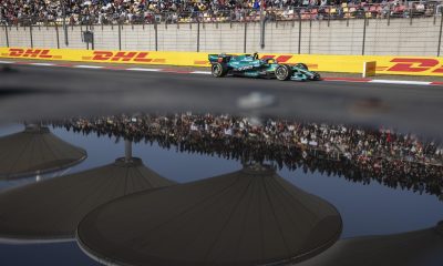 El español Fernando Alonso (Aston Martin) aseguró sentirse "contento" después de que pudiera completar la carrera al esprint del Gran Premio de China, pero matizó que "la situación sigue siendo mala". EFE/EPA/ANDRES MARTINEZ CASARES