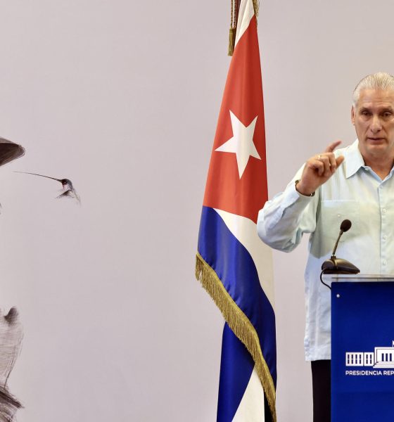 Fotografía cedida por la Presidencia de Cuba que muestra al presidente de Cuba, Miguel Díaz-Canel, hablando durante una rueda de prensa en La Habana (Cuba). EFE/ Alejandro Azcuy/ Presidencia De Cuba /SOLO USO EDITORIAL/ NO VENTAS/ SOLO DISPONIBLE PARA ILUSTRAR LA NOTICIA QUE ACOMPAÑA (CRÉDITO OBLIGATORIO)