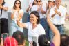 La candidata presencial, Keiko Fujimori, saluda durante la conmemoración del Día Internacional de la Mujer, y el 16 aniversario del partido político Fuerza Popular este domingo, en el distrito de San Juan de Lurigancho en Lima (Perú). EFE/ Renato Pajuelo
