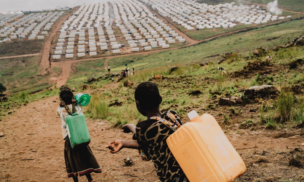 FOTO ARCHIVO. El Comité Internacional de la Cruz Roja (CICR) advirtió este martes de la "deplorable" crisis que atraviesan más de 65.000 ciudadanos de la República Democrática del Congo (RDC) refugiados en el campamento de Busuma, en el norte de Burundi, tras huir del conflicto en el este congoleño. EFE/ Hugh Kinsella Cunningham