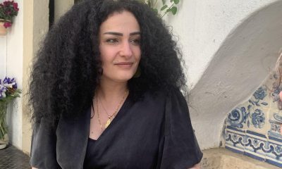 Dina Akram, cofundadora de la primera casa cultural de Palestina en Portugal, abierta este viernes en Lisboa, en una entrevista con EFE. La primera casa cultural de Palestina en Portugal abrió este viernes en Lisboa con el objetivo de combatir la forma en que los palestinos son retratados en Occidente "como terroristas, en vez de propietarios de tierra y un pueblo con derechos", según sus fundadoras. EFE/Blas Díaz