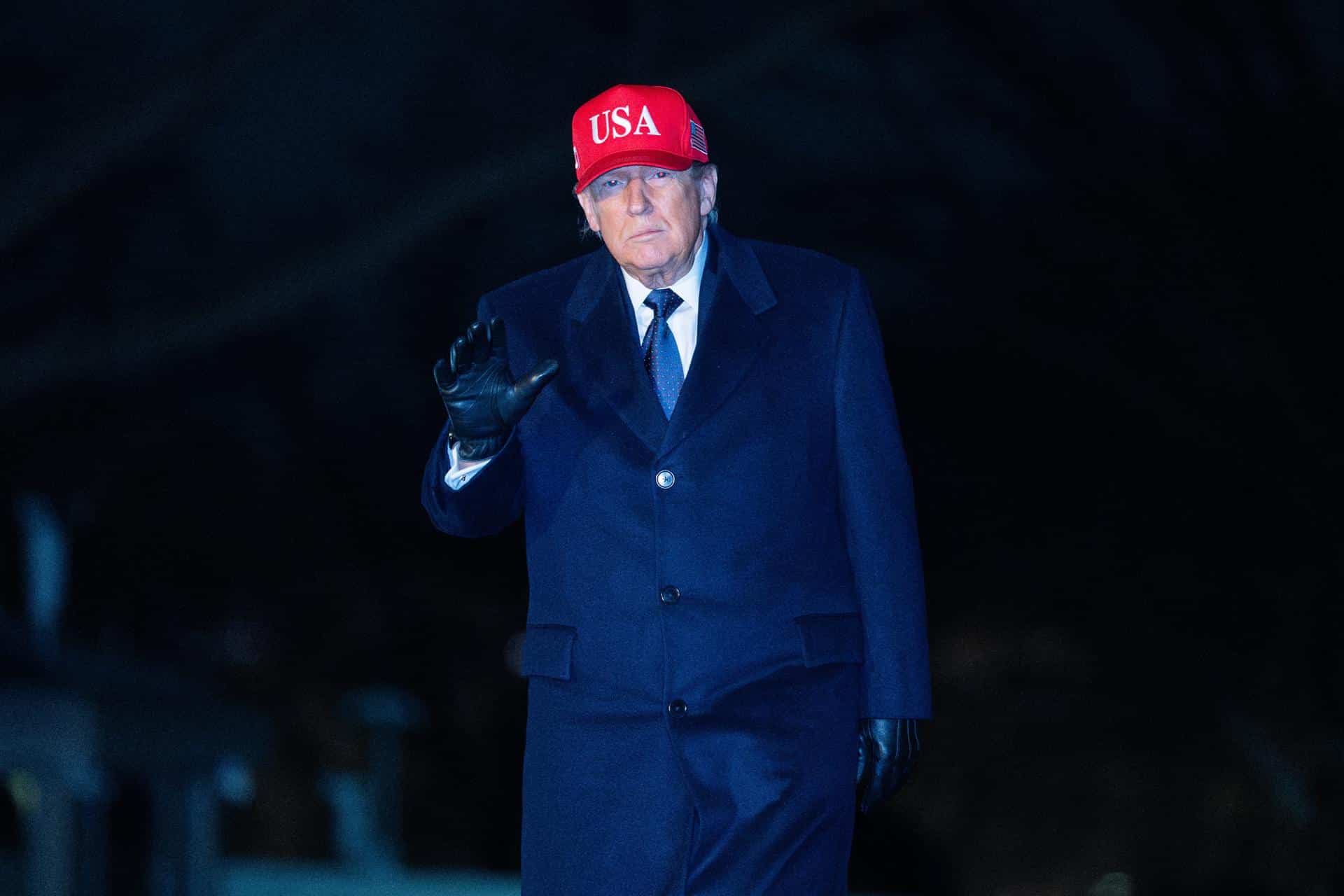 El presidente de Estados Unidos, Donald J. Trump, regresa a la Casa Blanca en Washington, D.C., EE. UU., el 1 de marzo de 2026.EFE/AARON SCHWARTZ