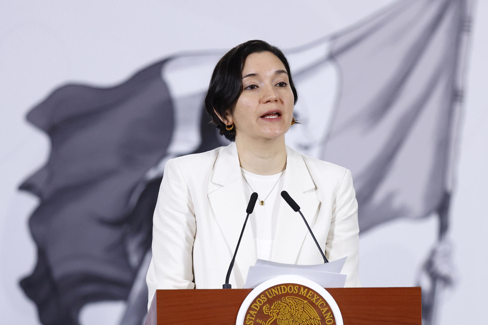 La titular del Secretariado Ejecutivo del Sistema Nacional de Seguridad Pública Marcela Figueroa, habla durante una rueda de prensa este viernes, en Palacio Nacional de la Ciudad de México (México). EFE/ Sáshenka Gutiérrez