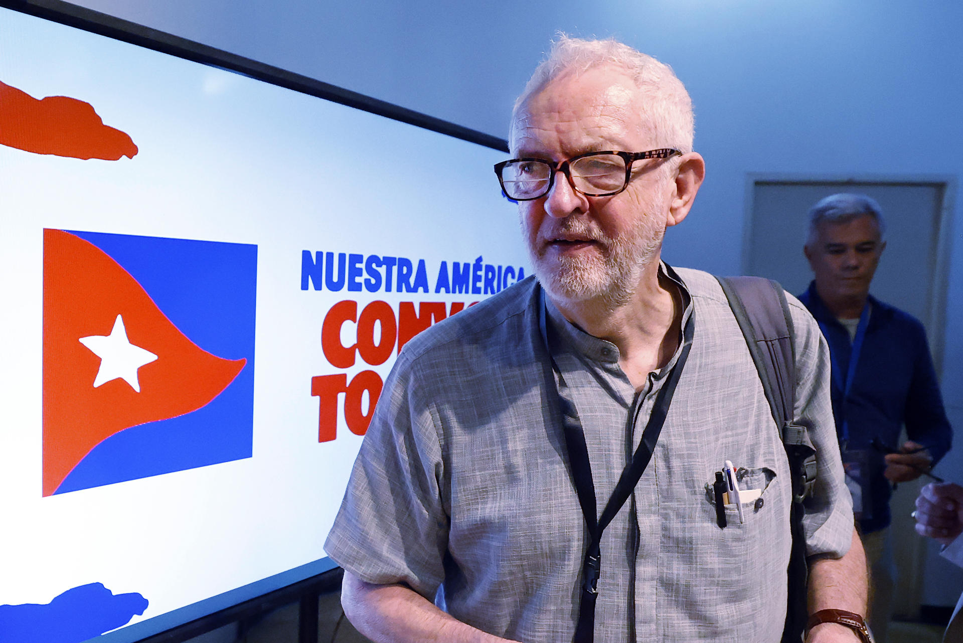 El líder de izquierda británico Jeremy Corbyn asiste a una rueda de prensa este viernes, en La Habana (Cuba). Corbyn, abogó en La Habana porque Europa dé un paso al frente y asuma una postura firme frente al bloqueo de EE.UU. contra Cuba. EFE/ Ernesto Mastrascusa