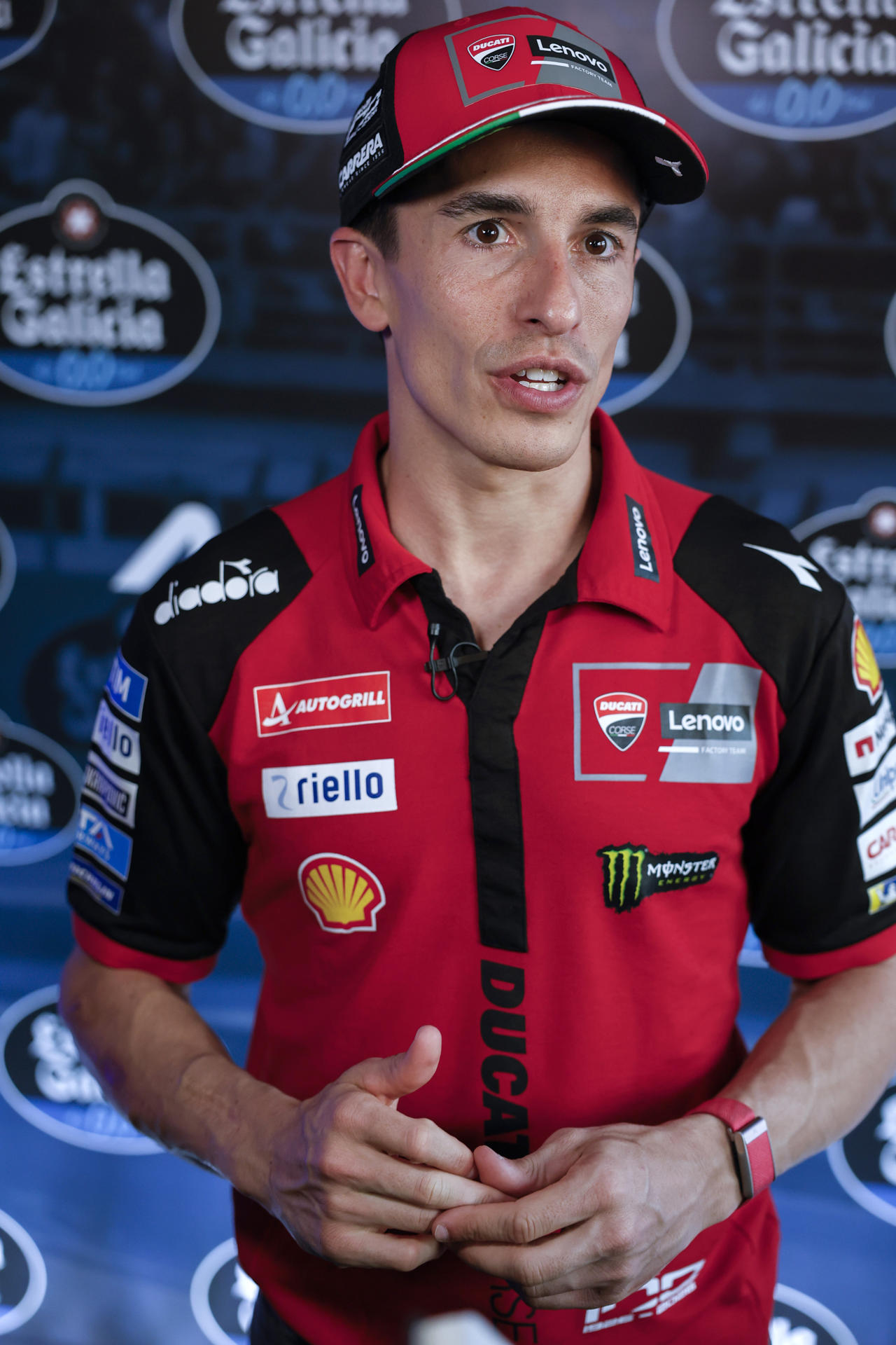 El piloto español y nueve veces campeón de motociclismo Marc Márquez habla durante una entrevista con EFE en São Paulo (Brasil). EFE/Sebastiao Moreira