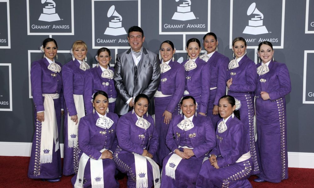 El mariachi estadounidense Reyna de Los Angeles posa al llegar a la ceremonia de entrega de los Premios Grammy en el escenario del Staples Center de Los Ángeles, California (EE.UU.). Imagen de archivo. EFE/PAUL BUCK