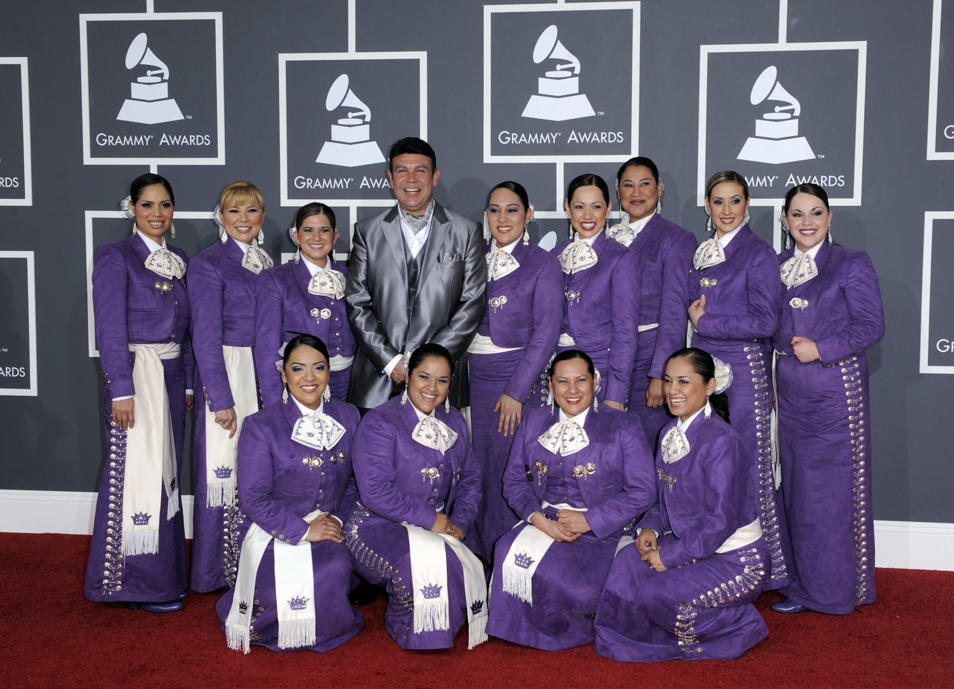 El mariachi estadounidense Reyna de Los Angeles posa al llegar a la ceremonia de entrega de los Premios Grammy en el escenario del Staples Center de Los Ángeles, California (EE.UU.). Imagen de archivo. EFE/PAUL BUCK