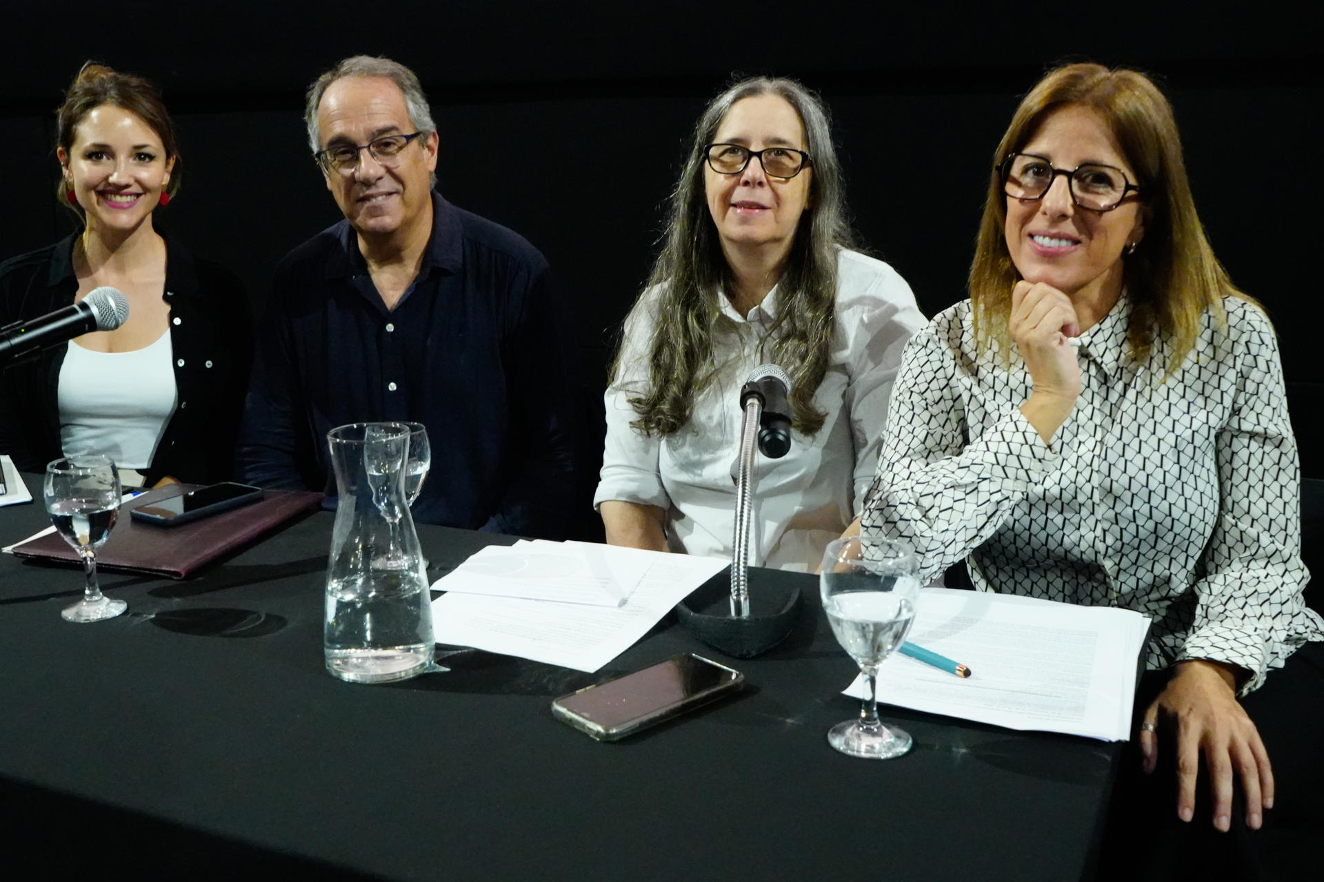 Desde la izquierda, la directora de Cultura de Montevideo, Débora Quiring; el ministro de Educación y Cultura, José Carlos Mahía; la directora de la Cinemateca Uruguaya, María José Santacreu; y la directora artística del Festival Internacional de cine de Uruguay, Alejandra Trelles, posan durante un evento este martes, en Montevideo (Uruguay). EFE/ Diego Lafalche