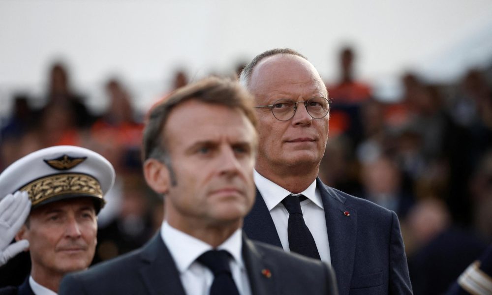 Imagen de archivo del presidente francés Emmanuel Macron y el alcalde de Le Havre, Edouard Philippe. EFE/EPA/BENOIT TESSIER / POOL MAXPPP OUT