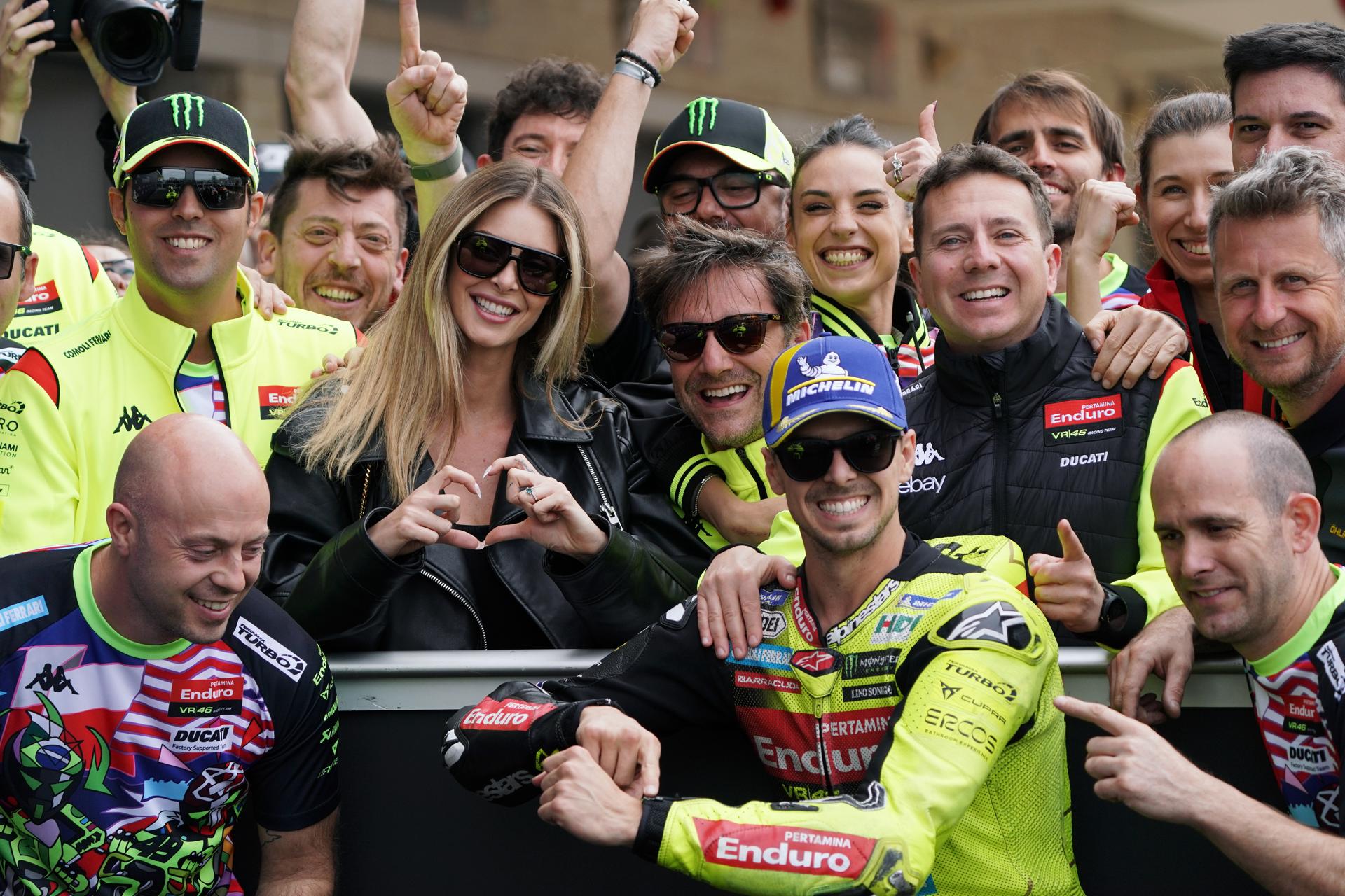 El piloto de Pertamina Enduro VR46 Racing el italiano Fabio Di Giannantonio celebra la 'ple' lograda en el Circuito de las Américas en Austin, Texas. Estados Unidos) EFE/EPA/DUSTIN SAFRANEK