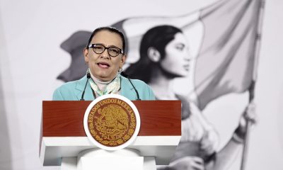 La secretaria de Gobernación, Rosa Icela Rodríguez, habla en una conferencia de prensa este jueves en Palacio Nacional de la Ciudad de México (México). EFE/José Méndez