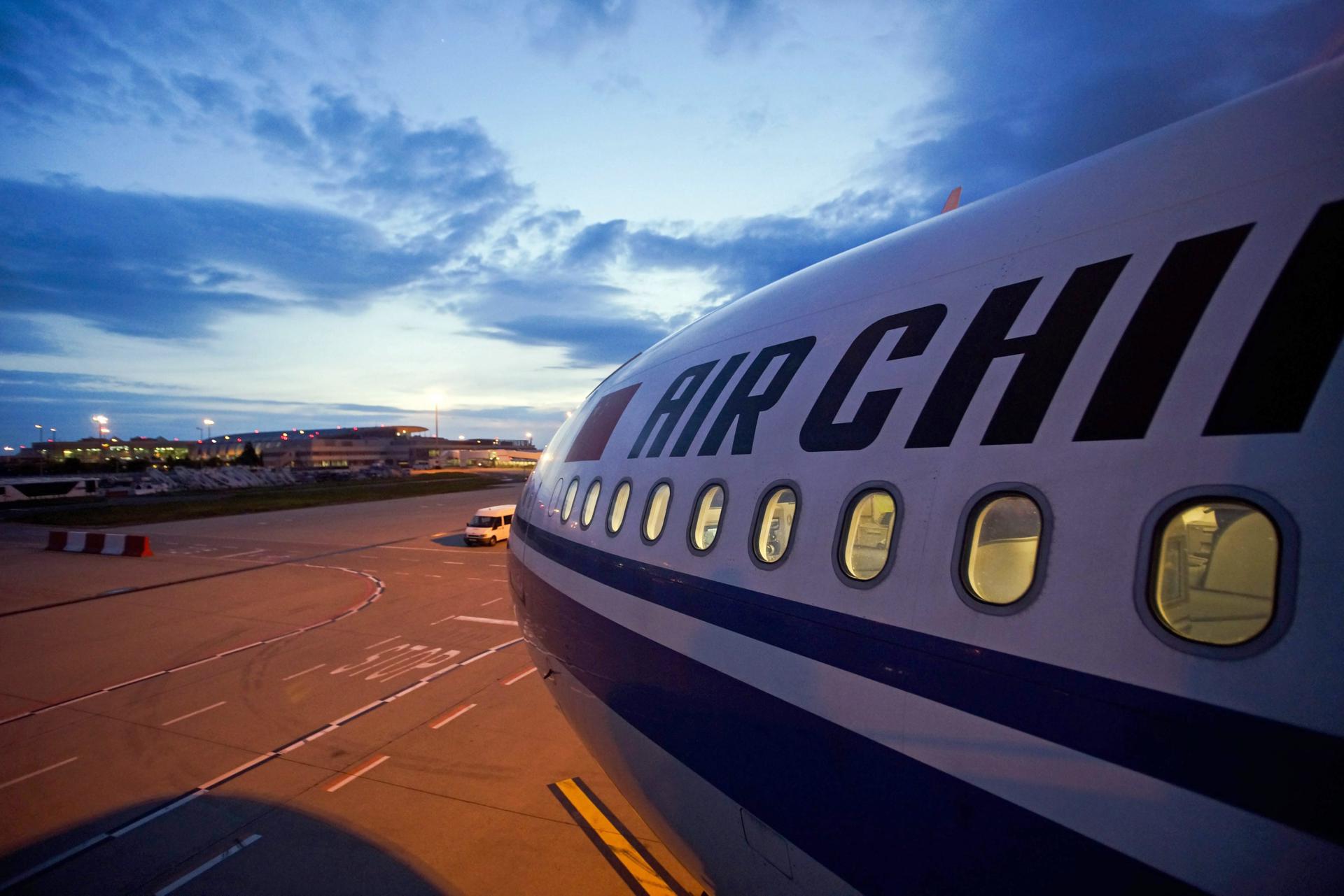 Imagen exterior de un avión de la aerolínea Air China. EFE/EPA/ZOLTAN BALOGH