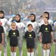 Jugadoras de la selección iranía de fútbol cantan el himno durante un partido el jueves en la Copa de Asia.
EFE/EPA/DAVE HUNT AUSTRALIA AND NEW ZEALAND OUT