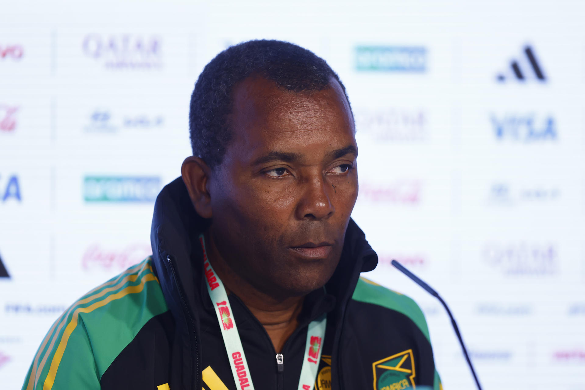 Rudolph Speid entrenador de la selección de Jamaica, participa durante una rueda de prensa este lunes, en las instalaciones del estadio Guadalajara en Jalisco (México). EFE/Francisco Guasco