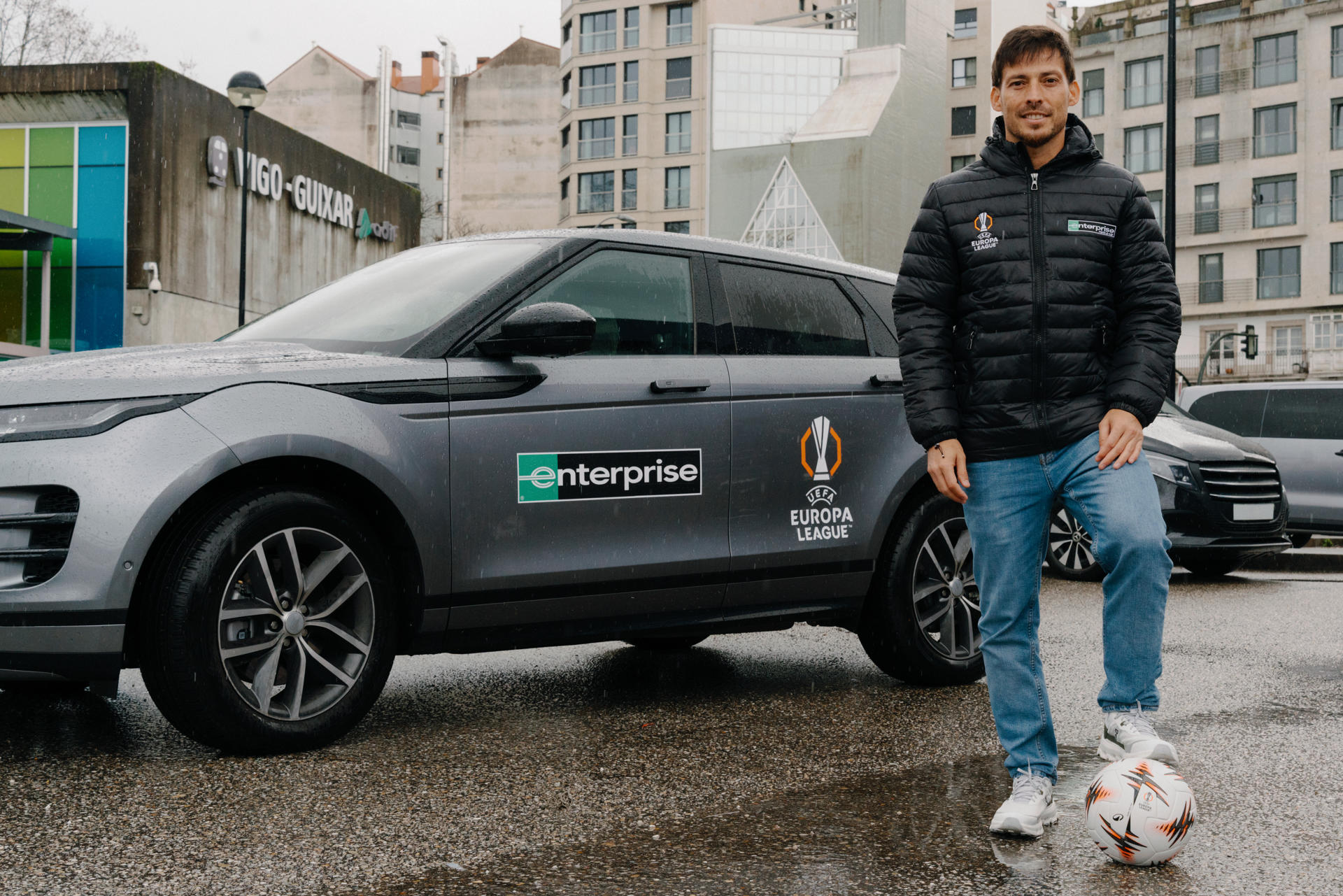 David Silva atiende a EFE desde México, donde se encuentra estos días trabajando para la FIFA. El campeón del mundo y uno de los seis futbolistas que tiene una estatua fuera del Etihad Stadium, admite que no tiene mucho tiempo para ver fútbol, pero la eliminatoria entre el Manchester City y el Real Madrid no se la perdió. EFE/Manuel Sánchez