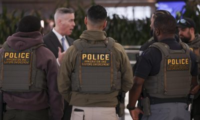 Fotografía de miembros del Servicio de Inmigración y Control de Aduanas (ICE). EFE/EPA/SARAH YENESEL