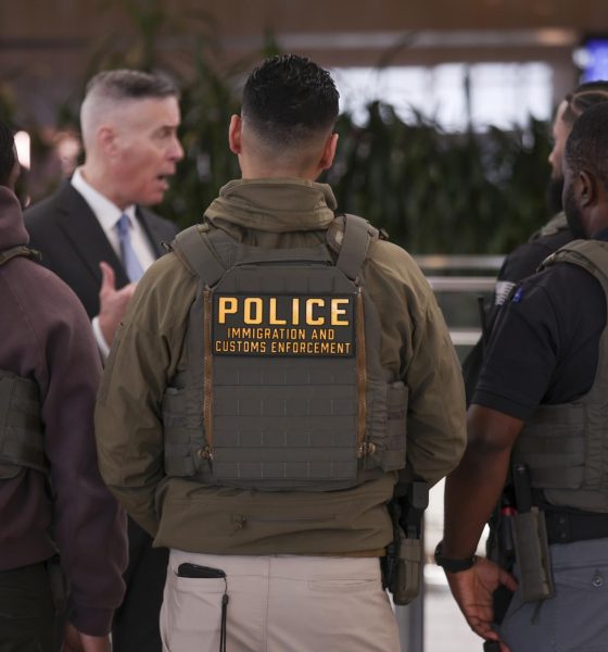Fotografía de miembros del Servicio de Inmigración y Control de Aduanas (ICE). EFE/EPA/SARAH YENESEL