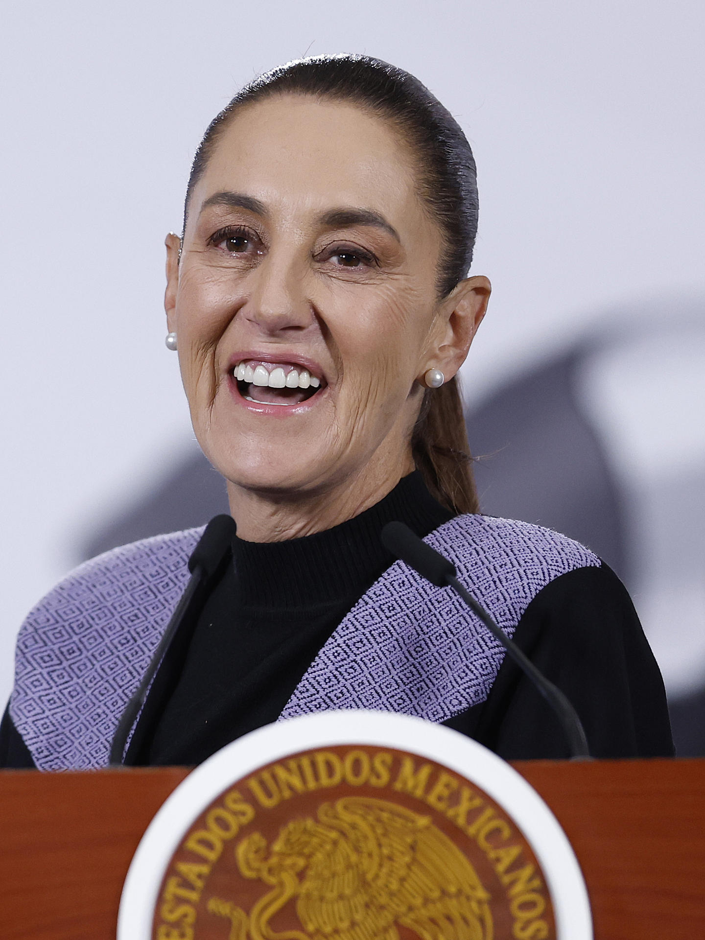 La presidenta de México, Claudia Sheinbaum, reacciona este jueves, durante una rueda de prensa en Palacio Nacional de la Ciudad de México (México). EFE/ Sáshenka Gutiérrez