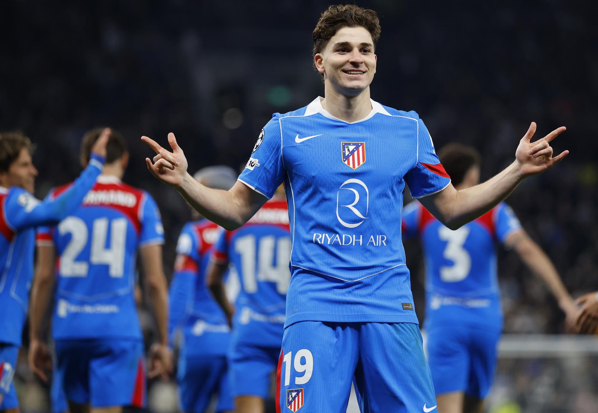 Los jugadores del Atletico Madrid Julian Alvarez celebra un gol durante el partido de vuelta de los octavos de final de la UEFA Champions League que han jugado Tottenham Hotspurs y Atletico Madrid en Londres. EFE/EPA/TOLGA AKMEN