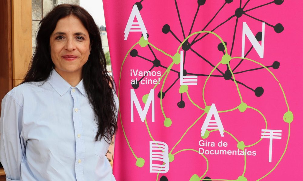 La cineasta mexicana, Lucia Gajá, posa durante una entrevista con EFE este viernes, en la Ciudad de México (México). EFE/Mario Guzmán