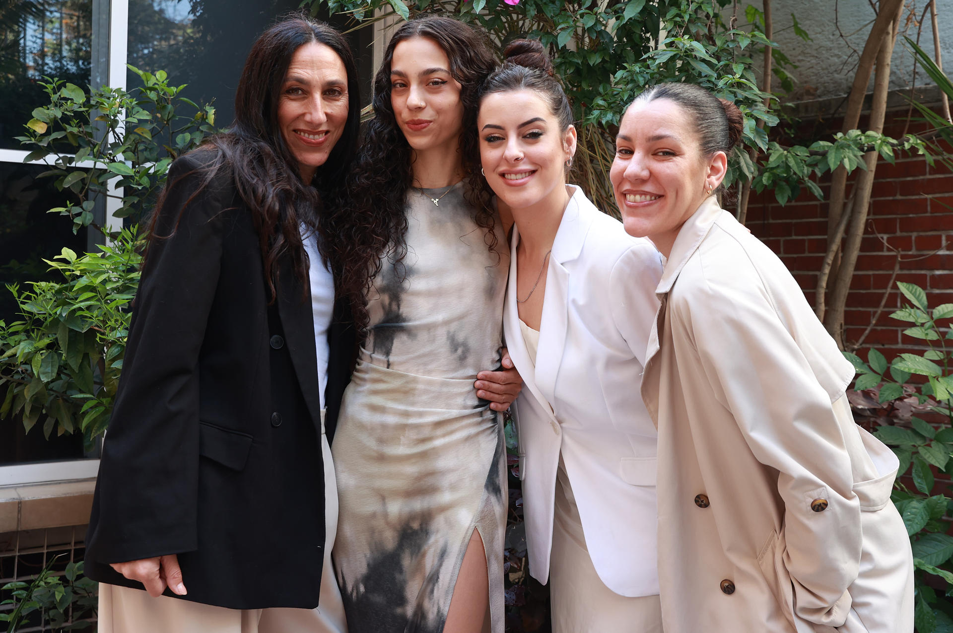 De izquierda a derecha: Martha Robles; Laura Pacios; Paula Ramírez; y Alicia Grillo, integrantes del cuarteto de música popular española Las Migas, posan durante una entrevista con EFE en la Ciudad de México (México). EFE/Alex Cruz
