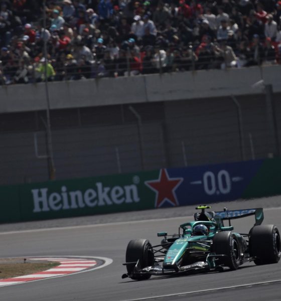 El piloto español de Aston Martin Fernando Alonso compite durante la carrera esprint antes del Gran Premio de Fórmula 1 de China, en Shanghái. EFE/EPA/ALEX PLAVEVSKI