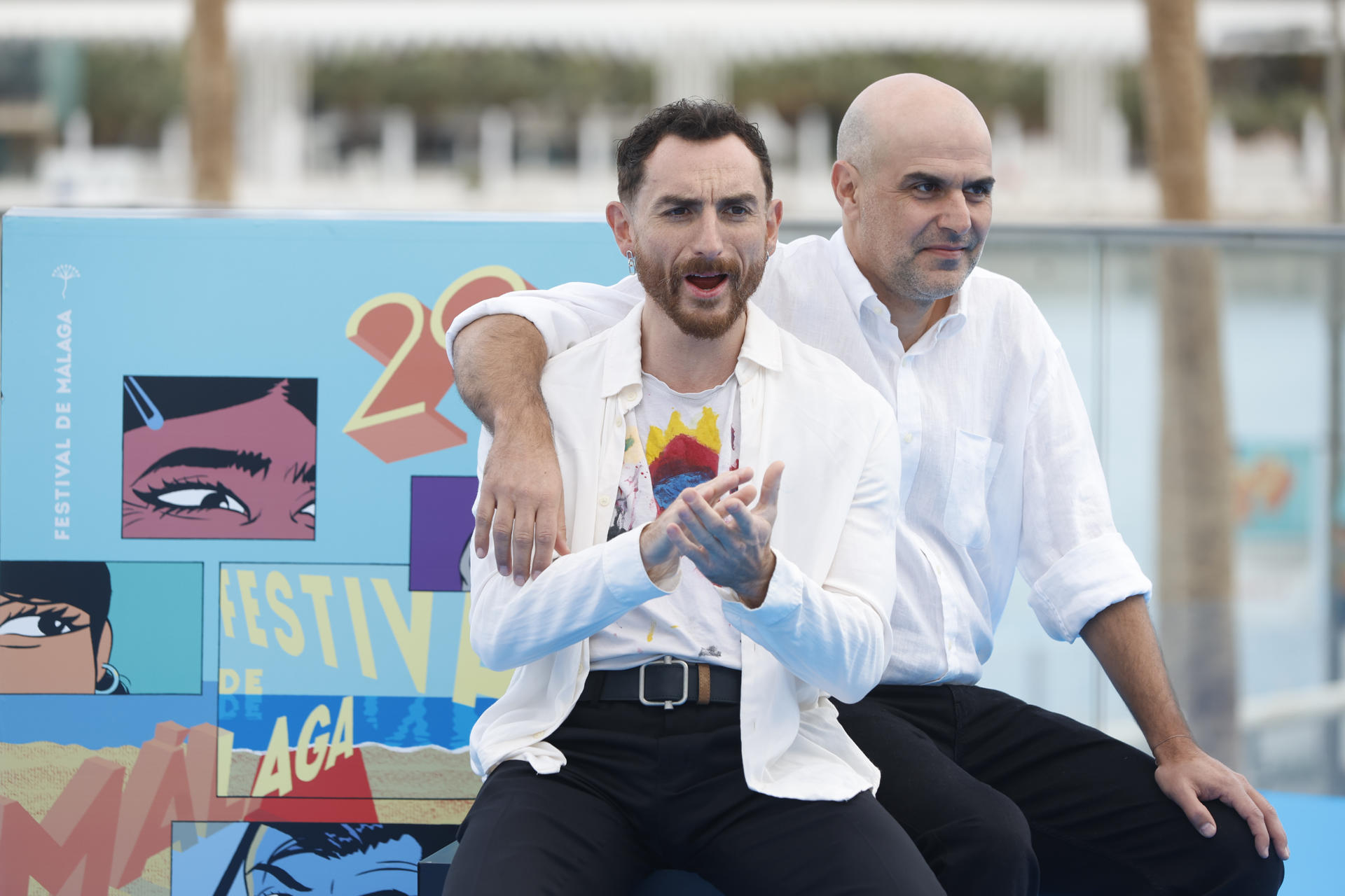- El director Juan Pablo Sallato () y el actor Nicolás Zárate (i) posan durante la presentación de la película 'Hangar Rojo' que compite en la sección oficial del Festival de cine de Málaga, este sábado. EFE/Jorge Zapata