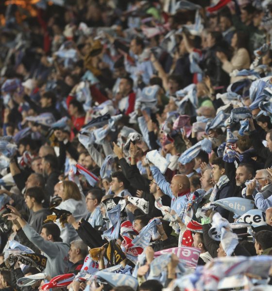 Aficionados del Celta en el estadio de Balaídos.EFE/ Salvador Sas