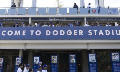 Aficionados en el Dodger Stadium. EFE/ Armando Arorizo