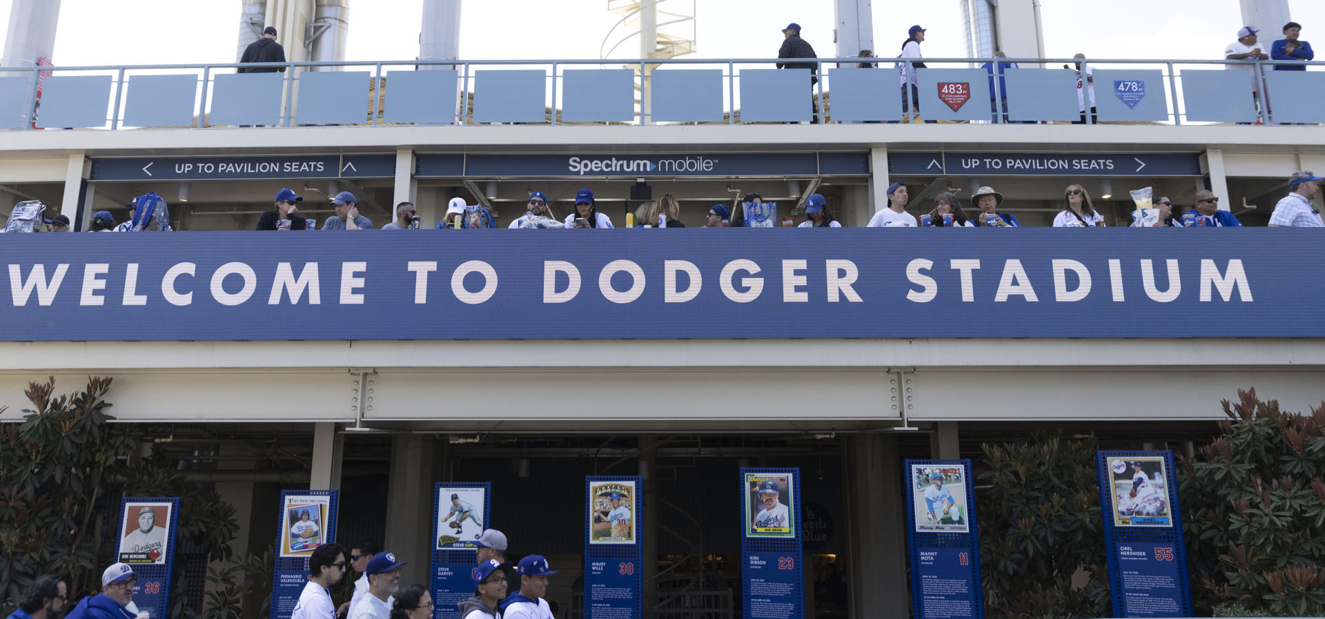 Aficionados en el Dodger Stadium. EFE/ Armando Arorizo