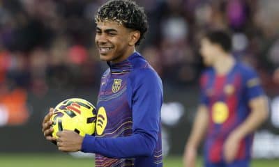 El delantero del Barcelona Lamine Yamal tras el partido de la jornada 26 de LaLiga entre el Barcelona y el Villarreal, este sábado en el estadio Spotify Camp Nou en Barcelona.-EFE/ Toni Albir