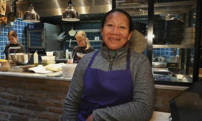 Lilia Meneses, cocinera indígena de Colombia, muestra desde el restaurante Finka en París los sabores amazónicos de su región, donde lidera un proyecto social que busca evitar que los jóvenes caigan en las redes del narcotráfico. EFE/ Edgar Sapiña Manchado