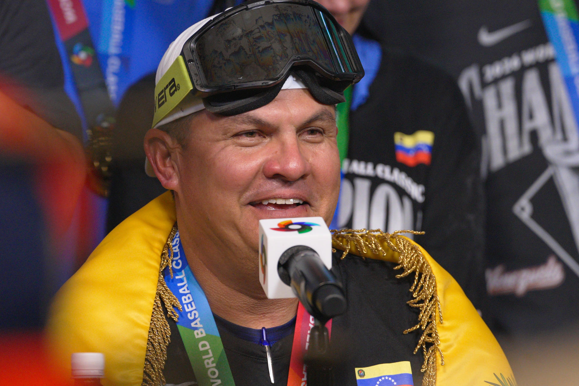 El seleccionador de Venezuela, Omar López, dedicó este martes el título de la sexta edición del Clásico Mundial de Béisbol a todos los venezolanos. EFE/ Alberto Boal